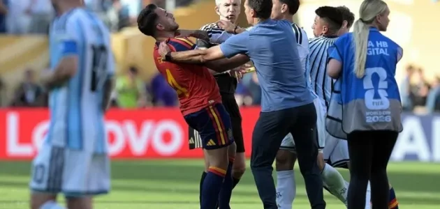الاتحاد الدولي لكرة القدم (فيفا) سيفتح تحقيقاً تأديبياً في أعمال العنف التي ارتكبها لاعبو الأرجنتين بعد المباراة