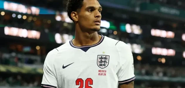 رسميًا: تم إيقاف كوانساه، لاعب منتخب إنجلترا، لمباراتين بسبب البطاقة الحمراء التي تلقاها في مباراة المكسيك