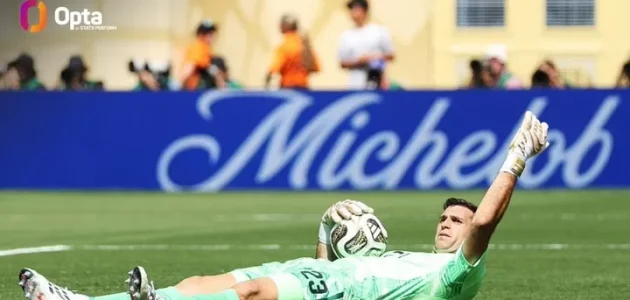 أنقذ مارتينيز 8 كرات في 90 دقيقة ضد إسبانيا، وهو ما يعادل نصف عدد تصدياته في كأس العالم السابقة