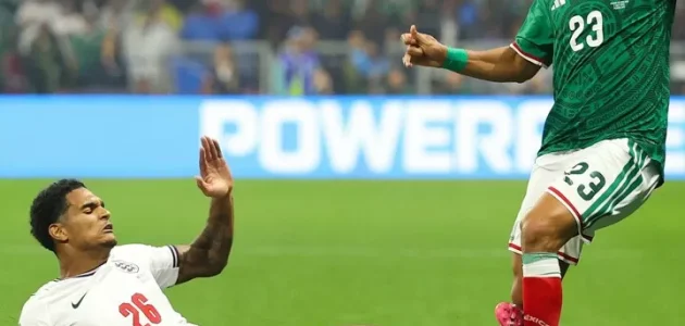 المكسيك 2-3 إنجلترا: إنجلترا بعشرة لاعبين تصمد أمام المكسيك وتتقدم بالرغم من الكثير من الهجمات