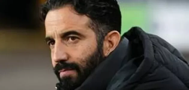 روبن أموريم يبدأ مسيرته مع ميلان بتلميح ساخر لمانشستر يونايتد في أول مقابلة له