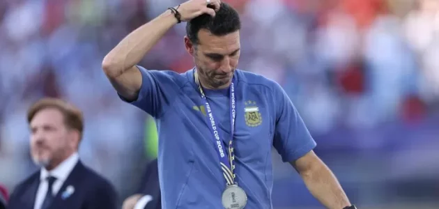 سكالوني يزعم أن الأرجنتين “قدمت مثالاً رائعاً” بجهودها في كأس العالم