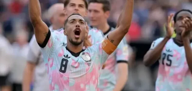 على الرغم من قرب وصول تيليمانس، لا يزال مانشستر يونايتد يبحث عن لاعب خط وسط آخر