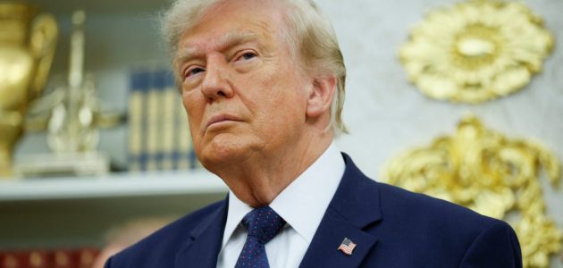 هاري كين يتحدث عن جولة الغولف “السريالية” التي خاضها مع ترامب، ويردّ الإطراء على الرئيس الأمريكي