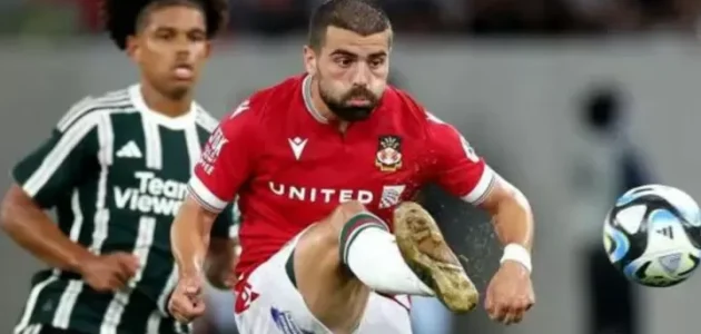 مدرب ريكسهام يصف المباراة الودية ضد مانشستر يونايتد بأنها “اختبار جيد للغاية”